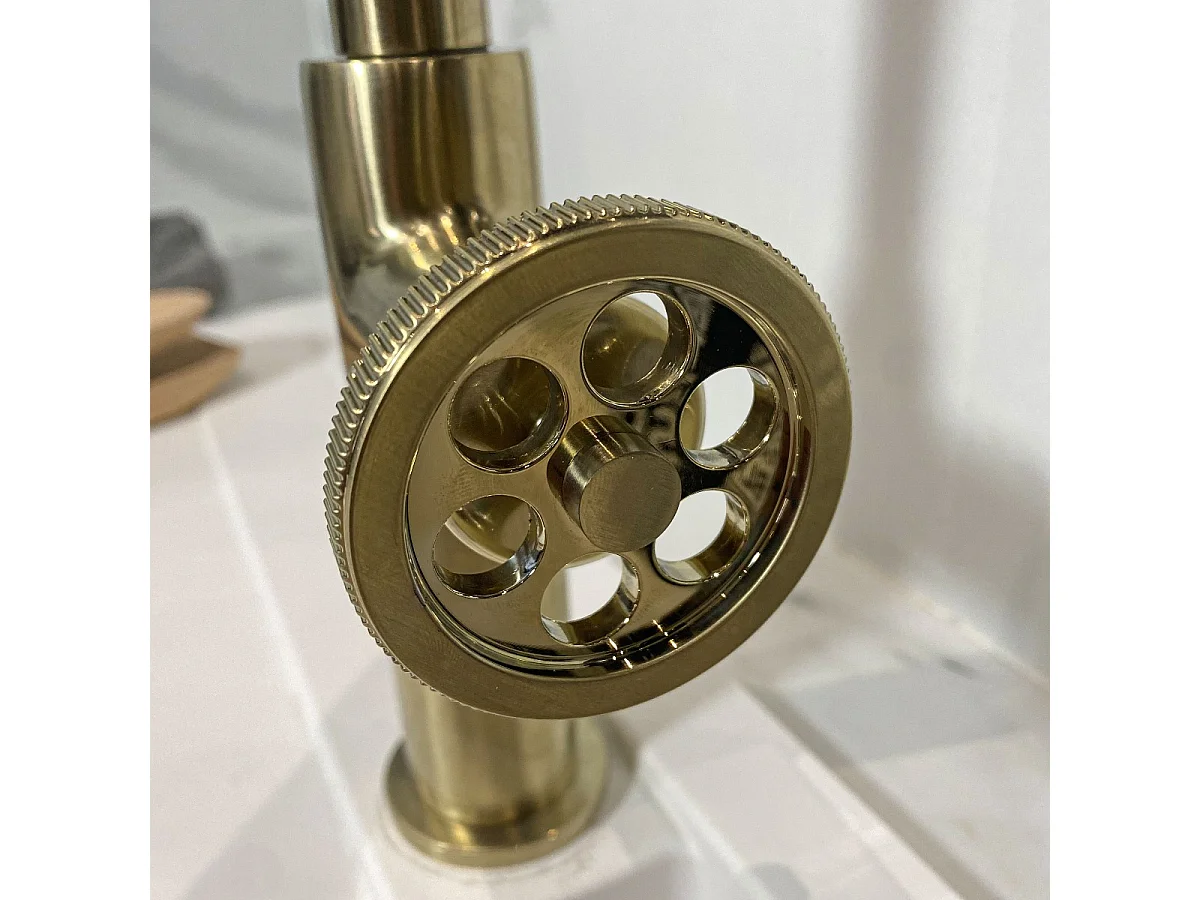 Rubinetto da cucina Indus in oro spazzolato Essebagno