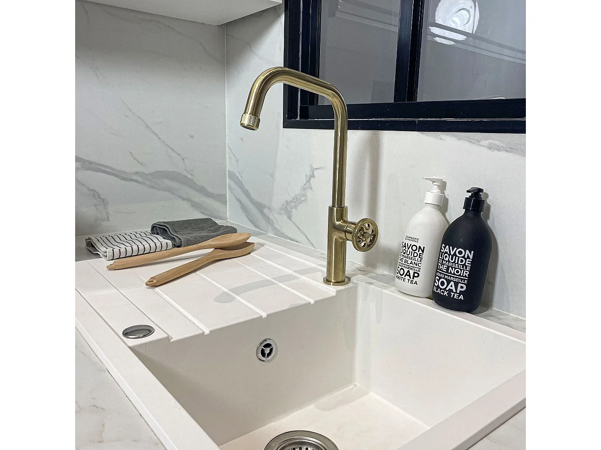 Rubinetto da cucina Indus in oro spazzolato Essebagno