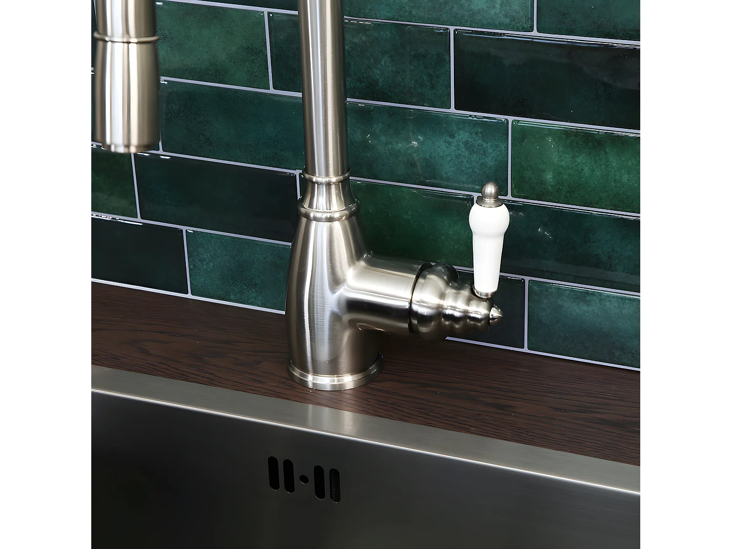 Grifo de cocina Ascott con ducha de mano en acero cepillado Essebagno