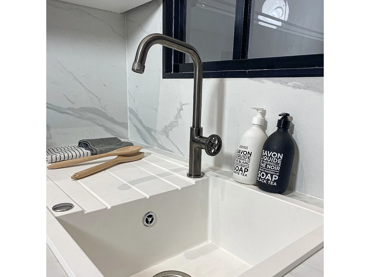 Indus Spültischmischer gun metal Essebagno