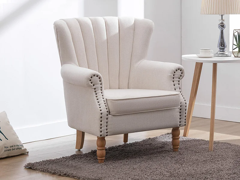 Fauteuil van crèmekleurige stof met klinknagels BATOUMI