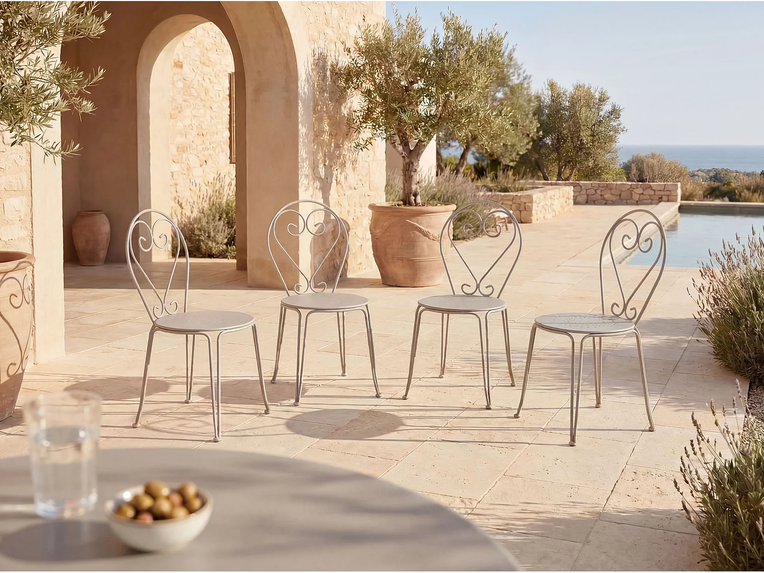 Lot de 4 chaises de jardin empilables en métal façon fer forgé - Beige - GUERMANTES de MYLIA