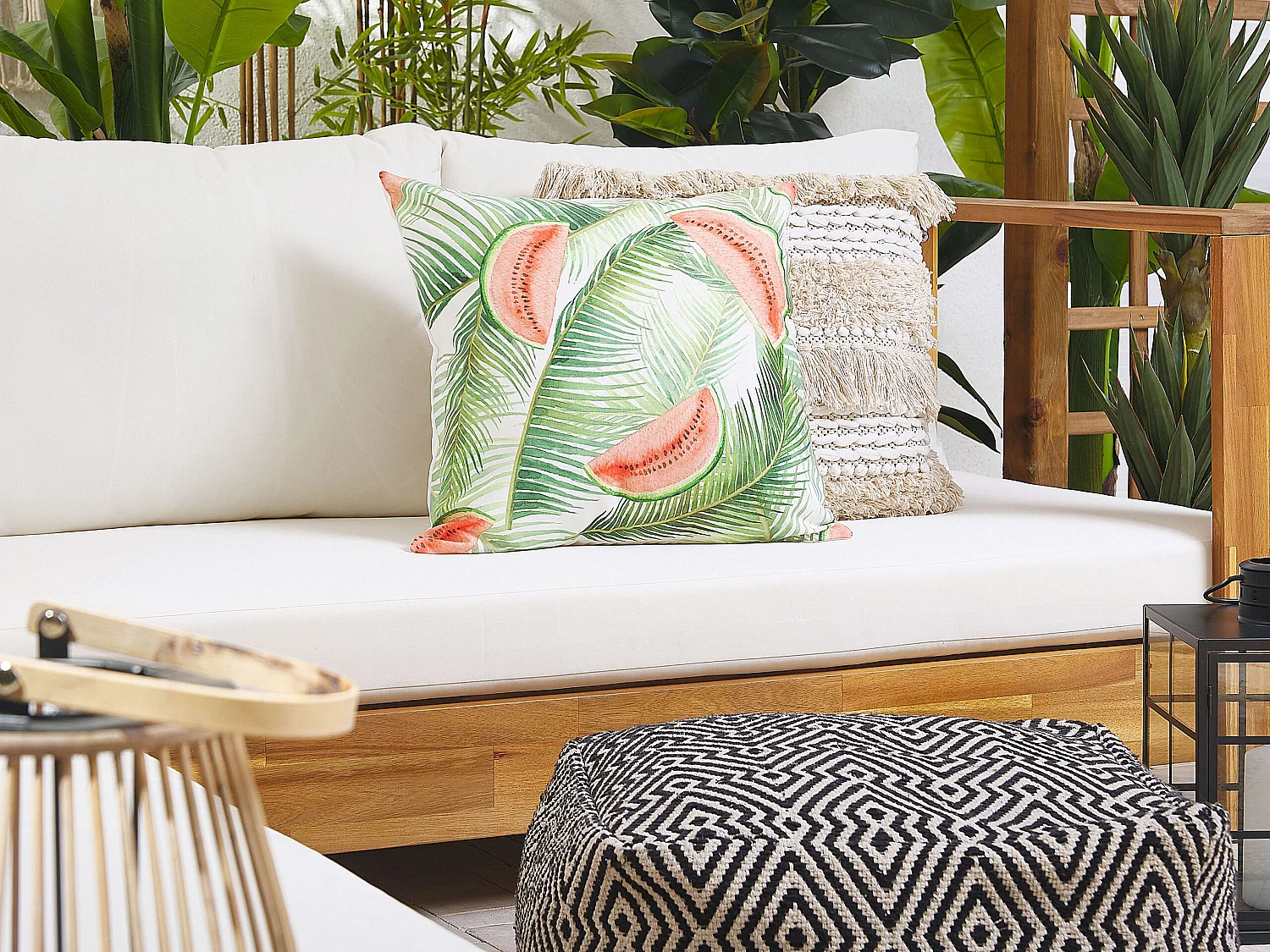 Lot de 2 coussins d'extérieur LOVOLETO Motif de plante 45 x 45 cm Vert clair