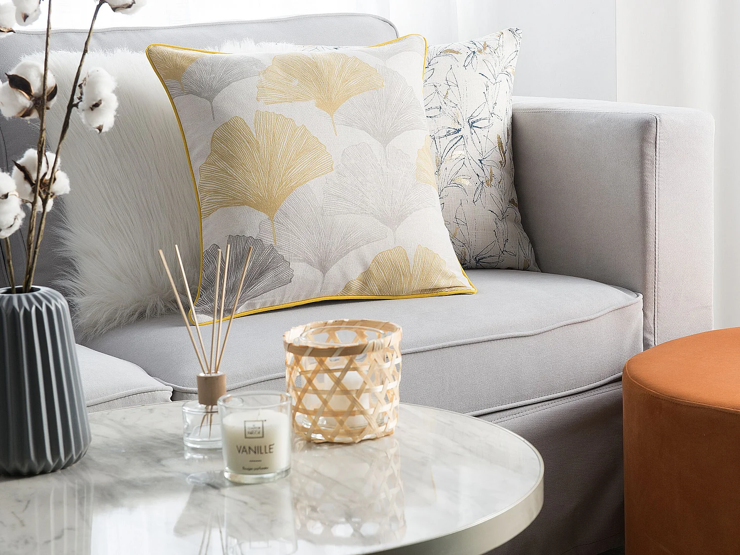 Zestaw 2 poduszek dekoracyjnych CANDYTUFT 45 x 45 cm Żółty Wzór roślinny