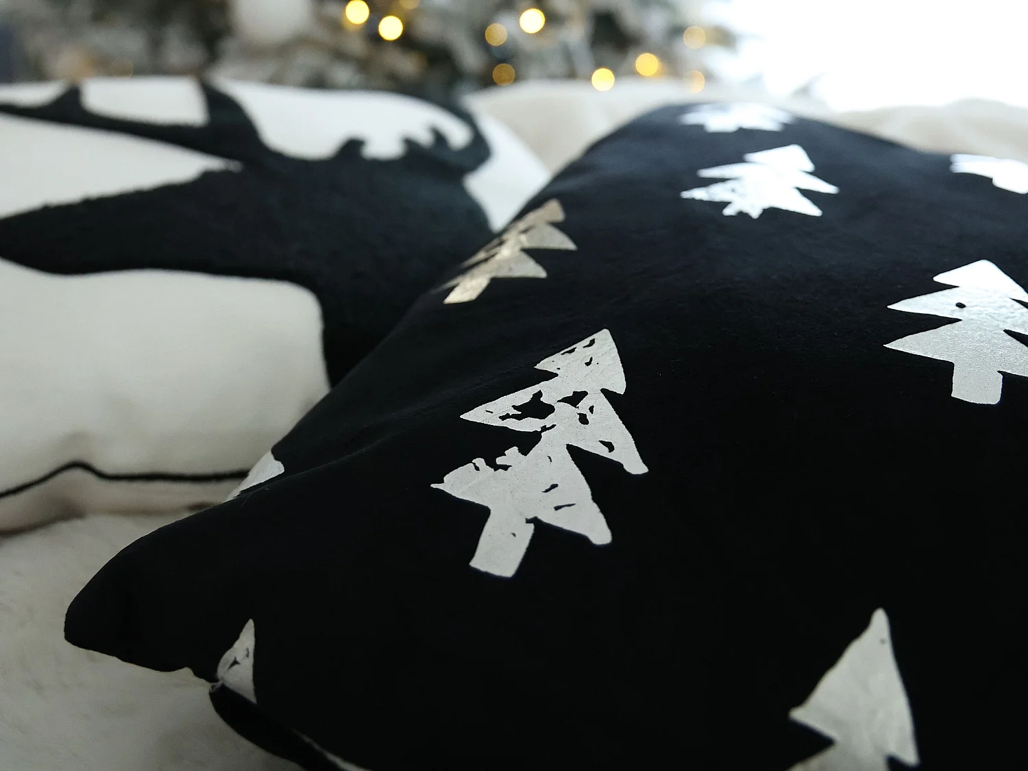 Conjunto de 2 almofadas decorativas SHADRACK Algodão 45 x 45 cm Branco Padrão natalicio