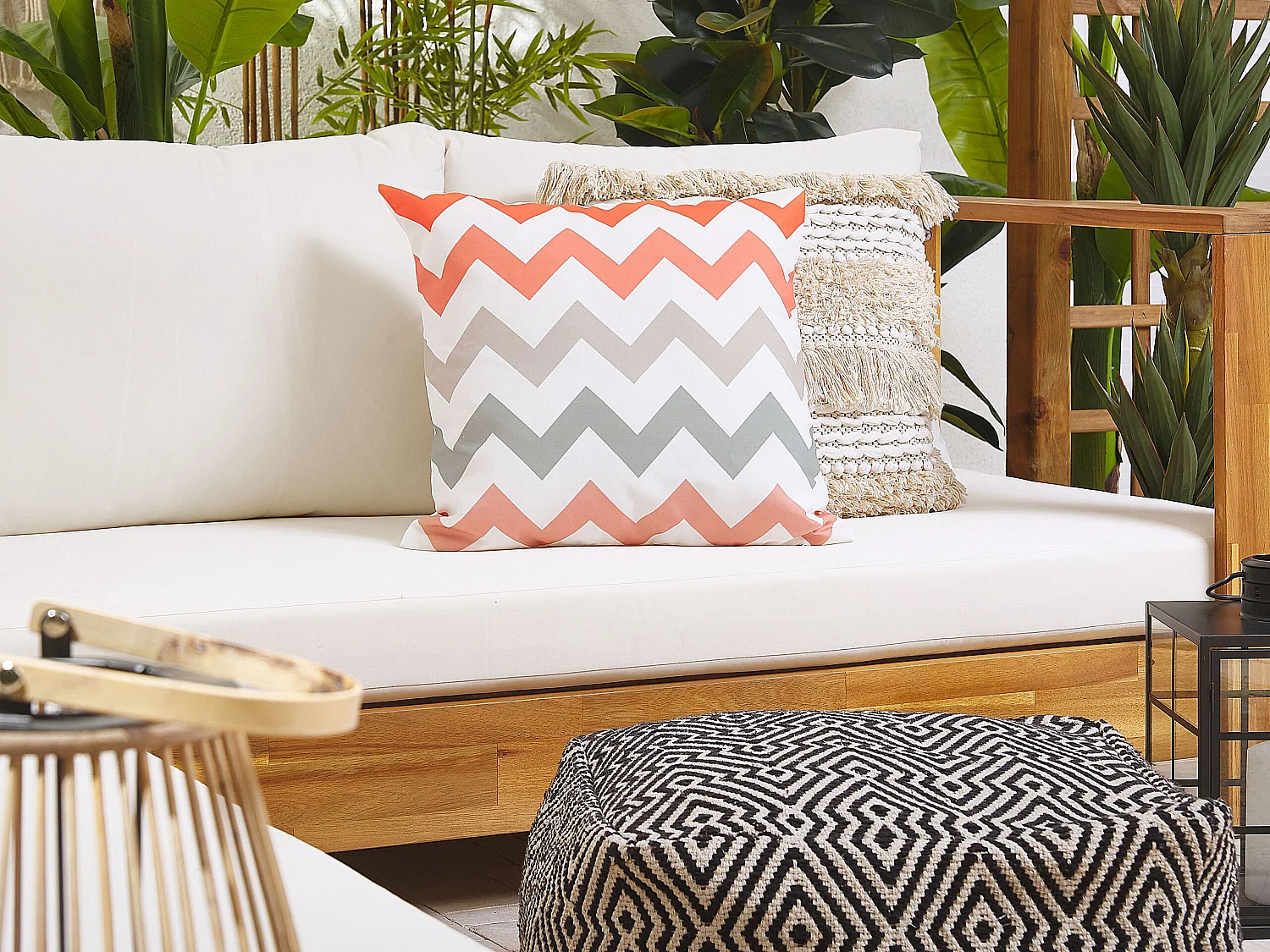 Lot de 2 coussins d'extérieur LAGARO Motif à chevrons 45 x 45 cm Multicolore
