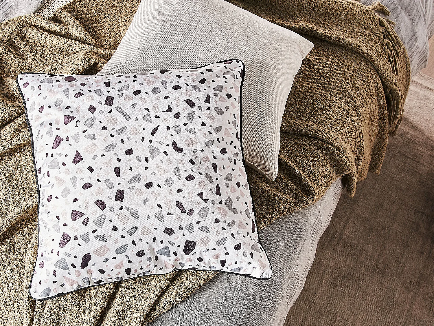 Conjunto de 2 almofadas decorativas LAVENDER Veludo 45 x 45 cm Branco Efeito terrazzo