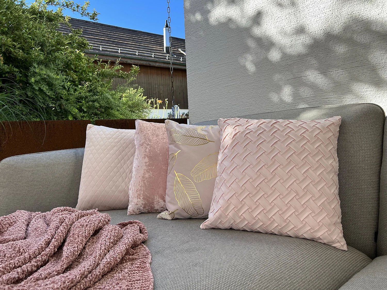 Lot de 2 coussins décoratifs PASQUE Velours 45 x 45 cm Rose Unicolore