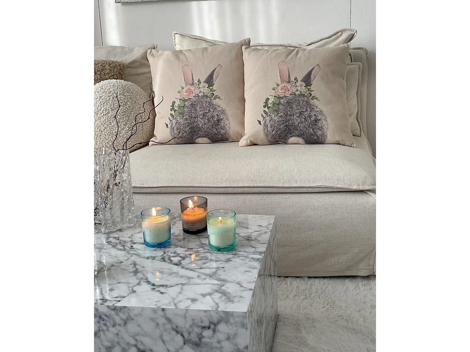 Lot de 2 coussins décoratifs motif dos de lapin et fleurs multicolore 45 x 45 cm FATSIA