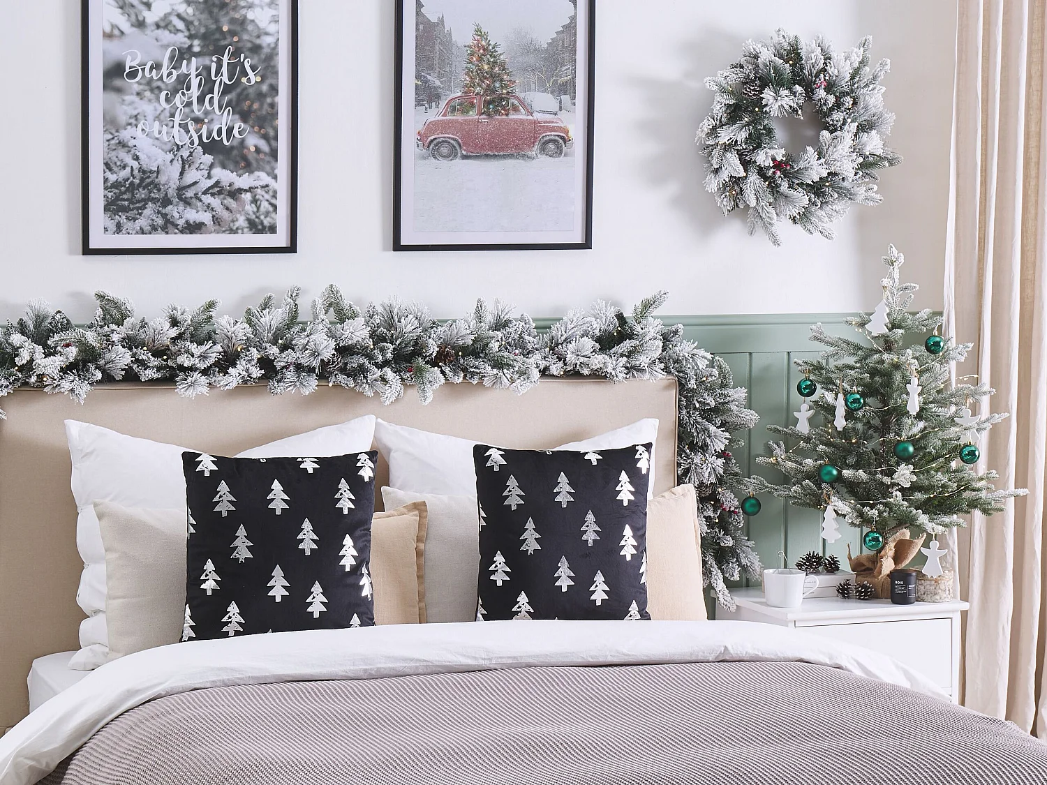 Lot de 2 coussins décoratifs CUPID Velours 45 x 45 cm Noir Motif de Noël