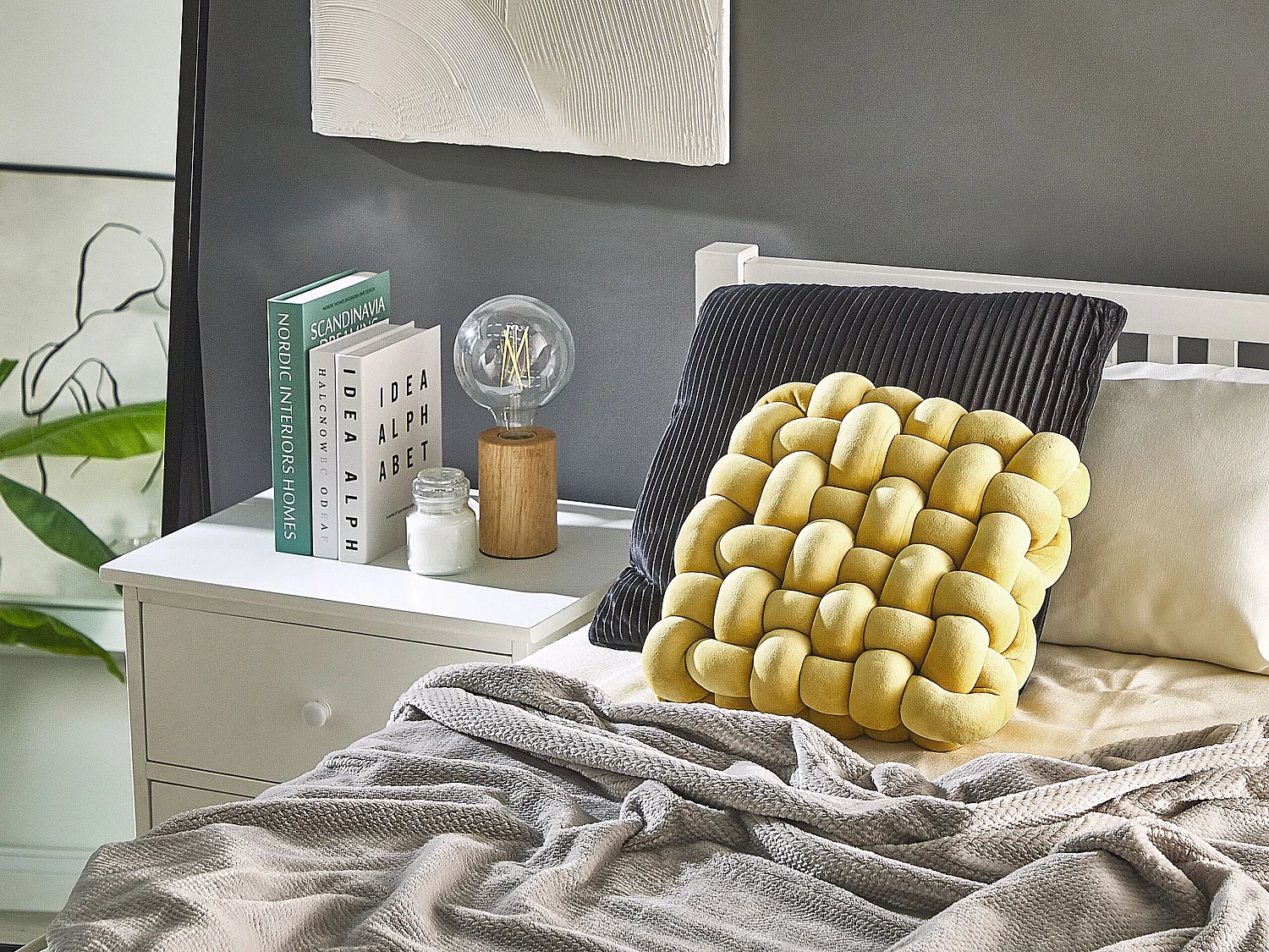 Sierkussen geknoopt mosterdgeel 30 x 30 cm SIRALI