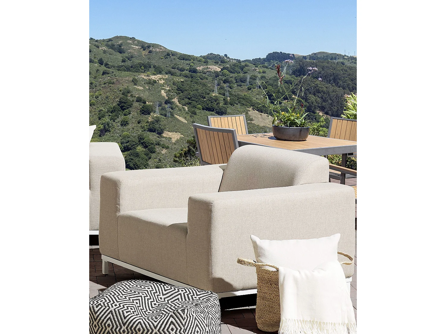 Indoor&Outdoor Sessel Stoff Polsterbezug beige mit Armlehnen Gestell weiß Rovigo