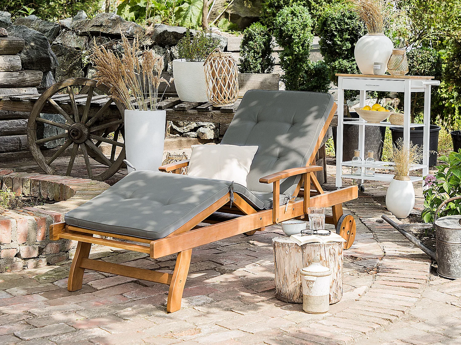 Chaise longue en bois naturel et coussin gris JAVA