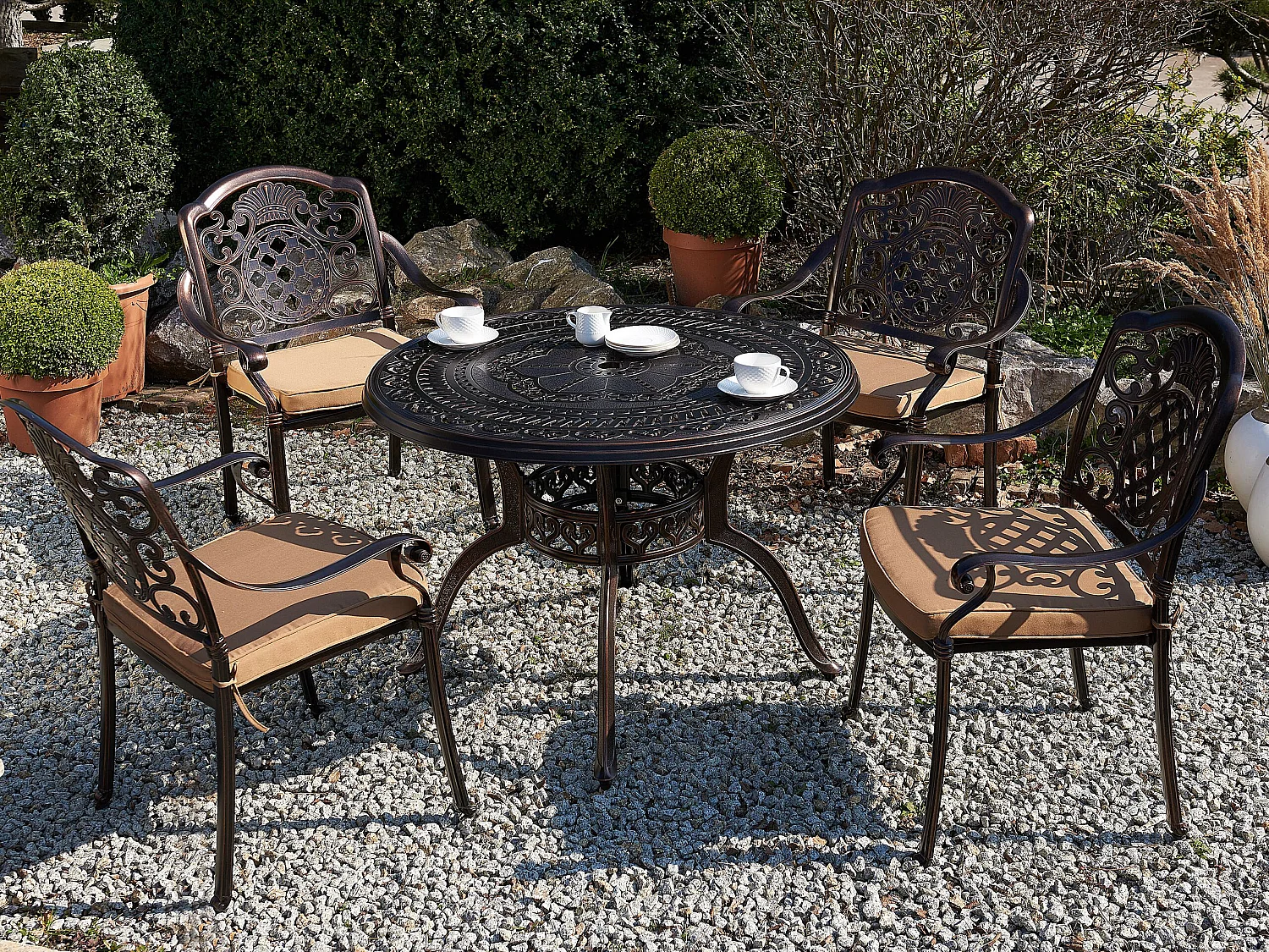 Table de salle à manger de jardin SALENTO 102 cm 102 cm Métal Marron foncé