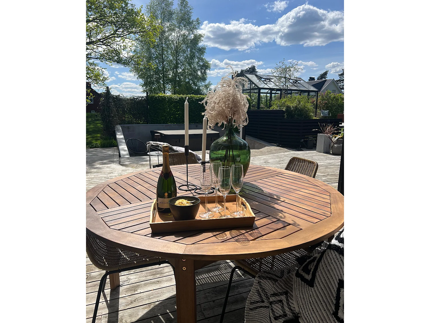 Table de salle à manger de jardin TOLVE 150 cm 150 cm Acacia Marron