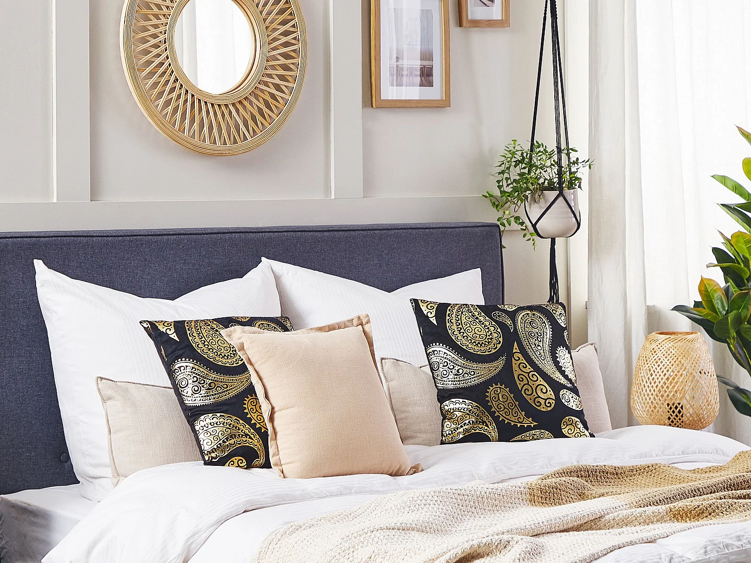 Lot de 2 coussins décoratifs URSINIA Velours 45 x 45 cm Doré Motif oriental