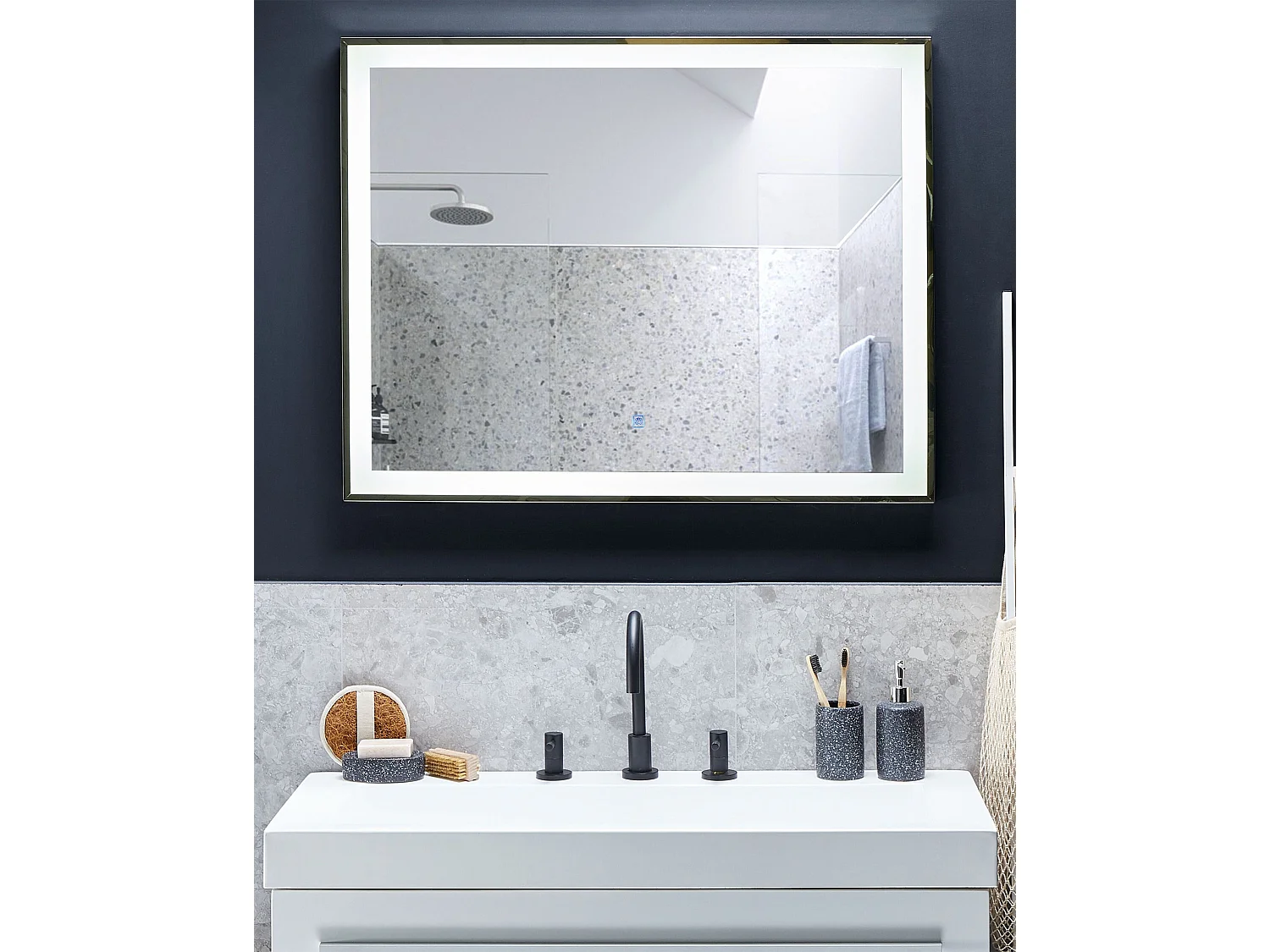 Moderner LED-Lichtspiegel silber für Ihr traumhaftes Bad 90x70cm Argens