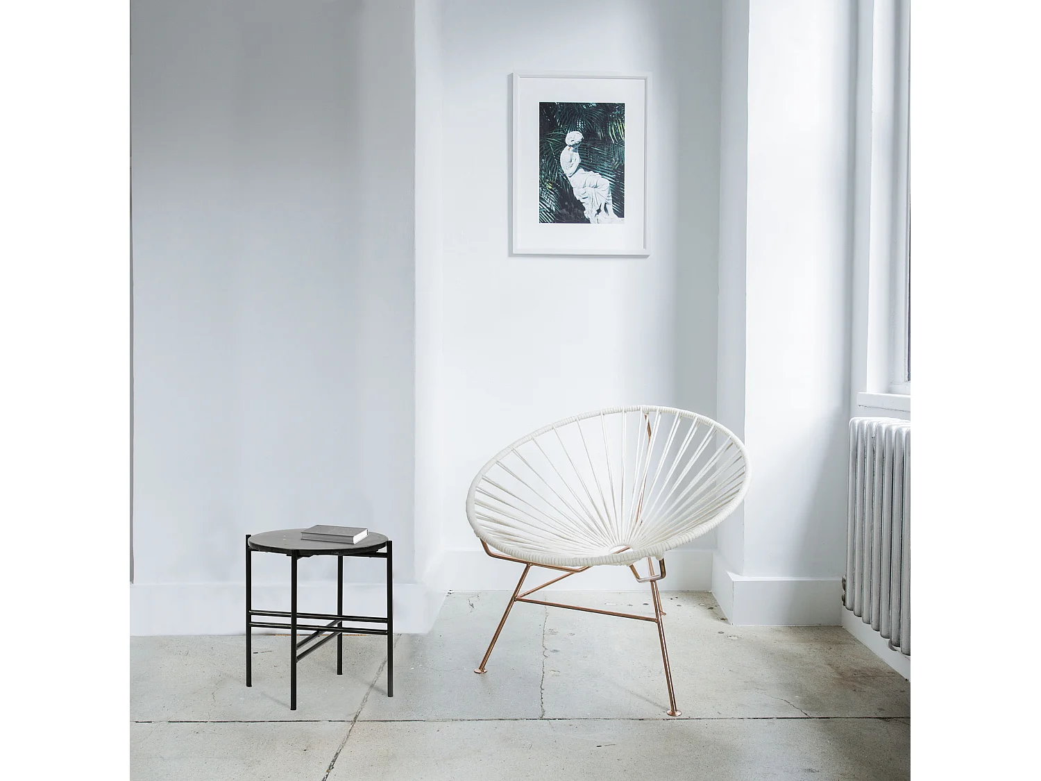 Table auxiliaire Bombay avec Plateau en Marbre Noir et Pieds métalliques en Noir Mat