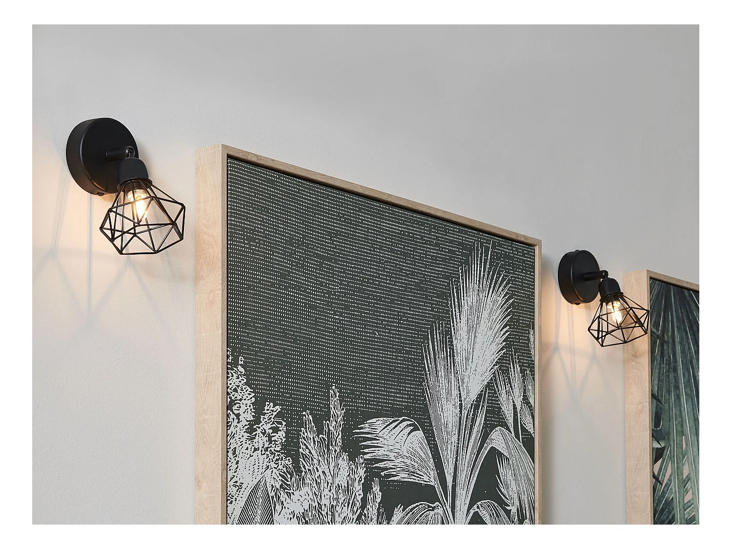 Moderne Wandlampe aus Metall Lampenschirm in Diamantenform schwarz 2er Set Erma