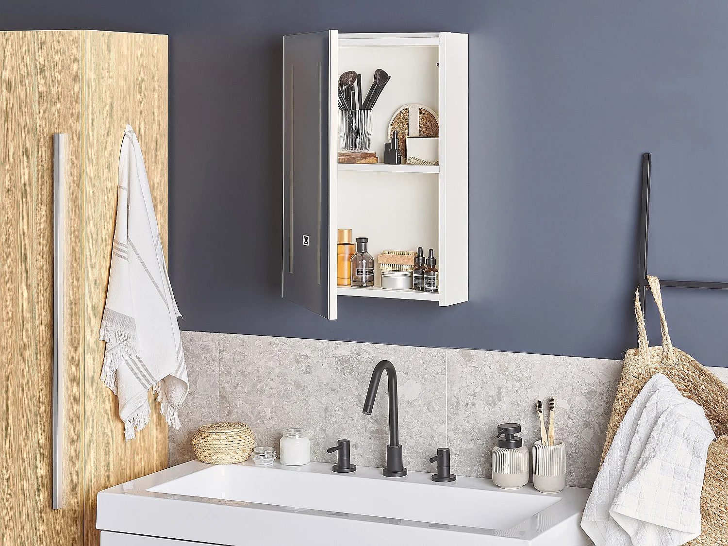 Badkamer wandkast met spiegel LED CAMERON 40 cm 60 cm Wit