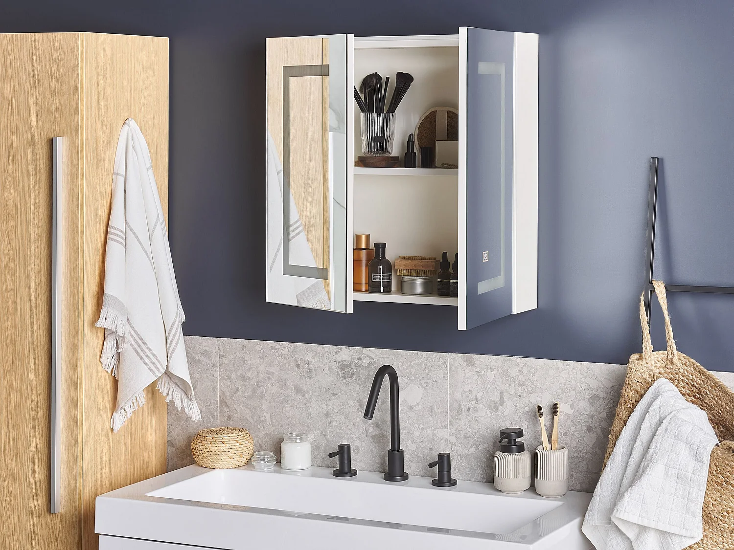 Armoire de toilette murale LED MAZARREDO 60 cm 60 cm Blanc