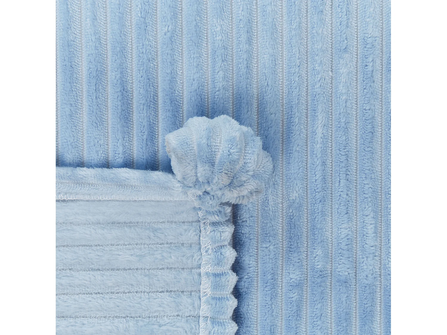 Flauschige Decke blau mit Streifenoptik und Bommeln 150 x 200 cm Kaweri