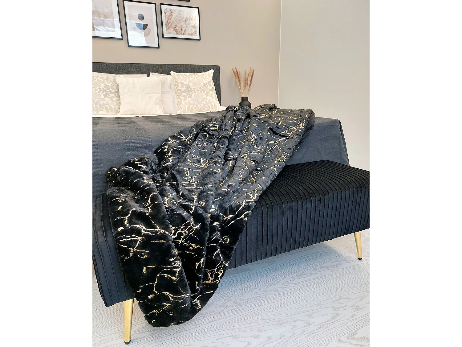 Kuscheldecke GODAVARI 150 x 200 cm Schwarz