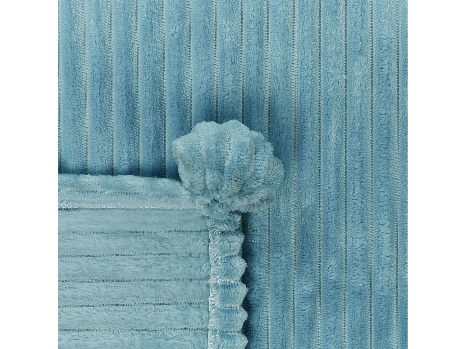 Flauschige Decke grün mit Streifenoptik und Bommeln 150 x 200 cm Kaweri