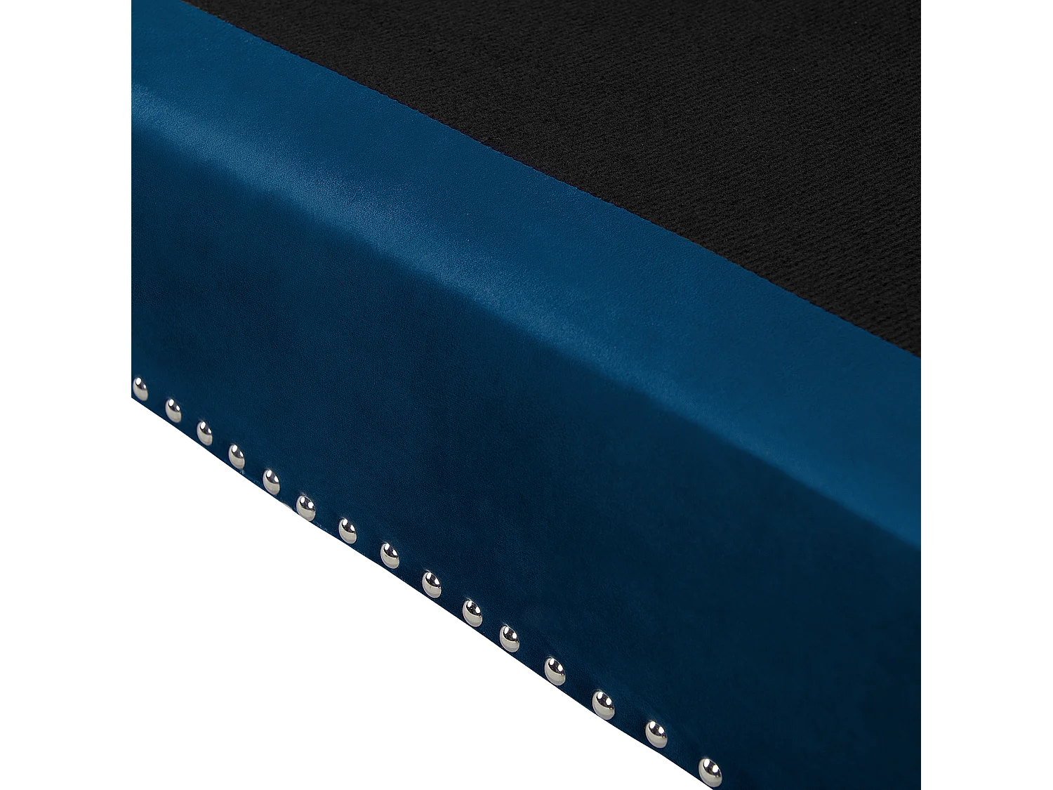 Modernes Polstersofa in Marineblau mit passenden Zierkissen Samtstoffbezug