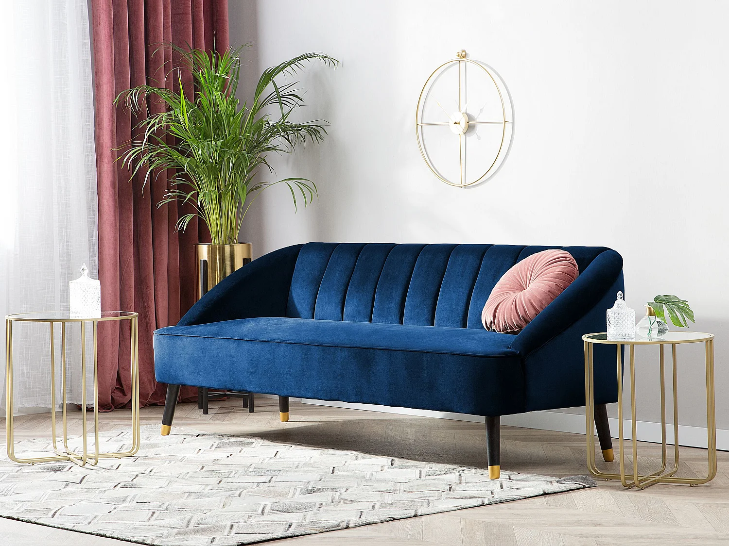 3-Sitzer Sofa Samtstoff blau gesteppt mit hohen Füßen schwarz / gold Alsvag