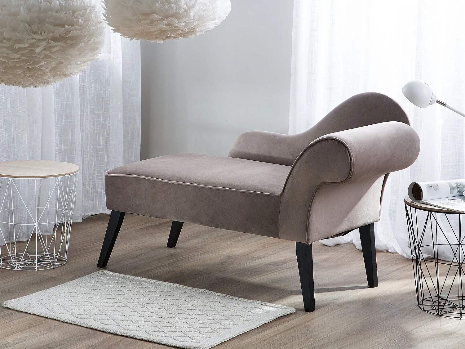 Mini chaise longue en velours taupe côté droit BIARRITZ