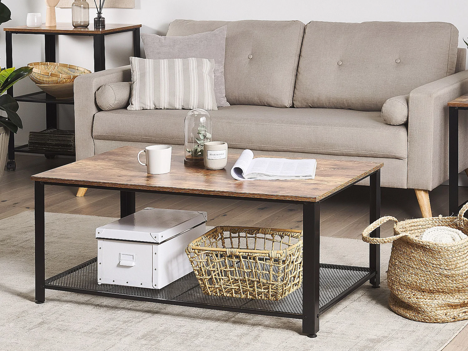 Stabiler Couchtisch in dunklem Holzfarbton mit praktischem Ablageboden 106 x 60 cm Aston