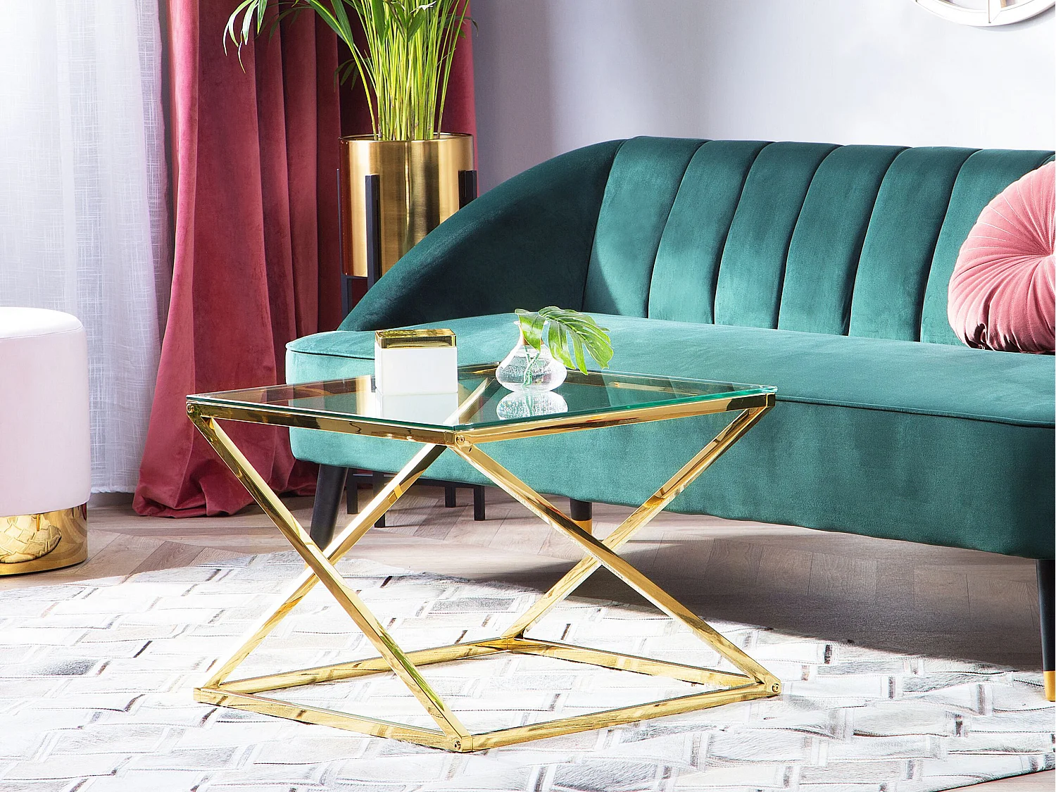 Moderner Couchtisch aus Glas mit Metallgestell in Gold Beverly