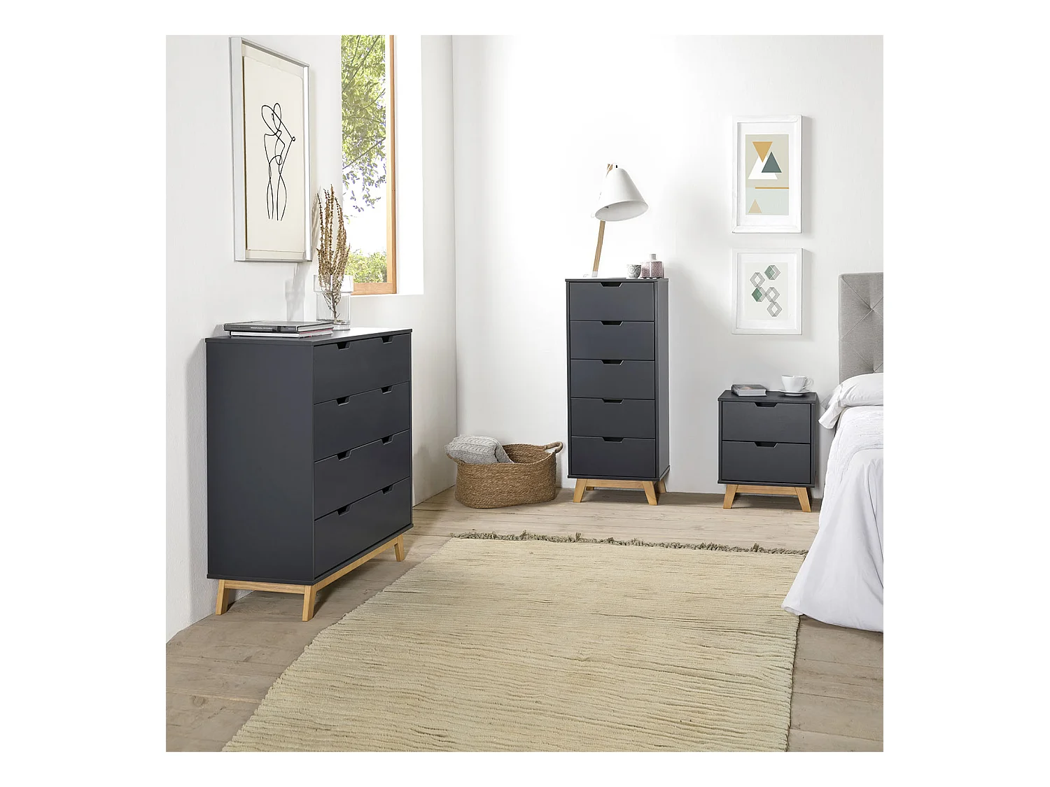 Nachtkastje Miranda met 4 laden Antraciet, gelakt MDF, houten poten en metalen geleiders