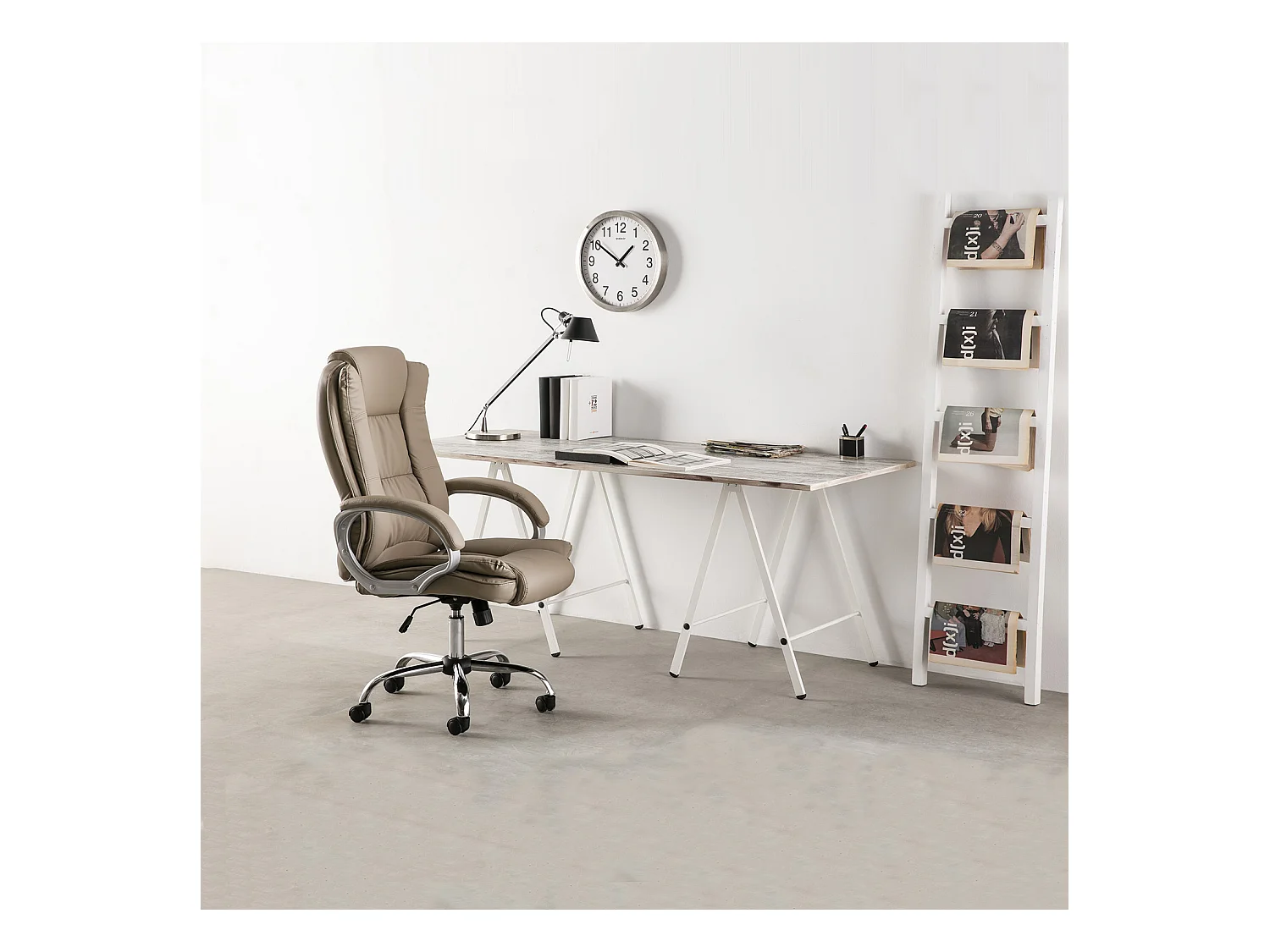 Kantoorstoel Karen verstelbaar en kantelbaar, synthetisch leer, Taupe kleur.