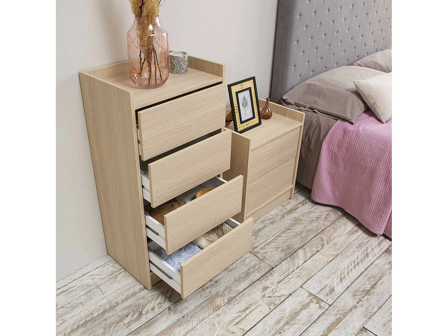 Sinfonier de Noche Moscú 4 cajones, Color Roble, 45 cm (Ancho) 33 cm (Profundo) 91 cm (Altura)