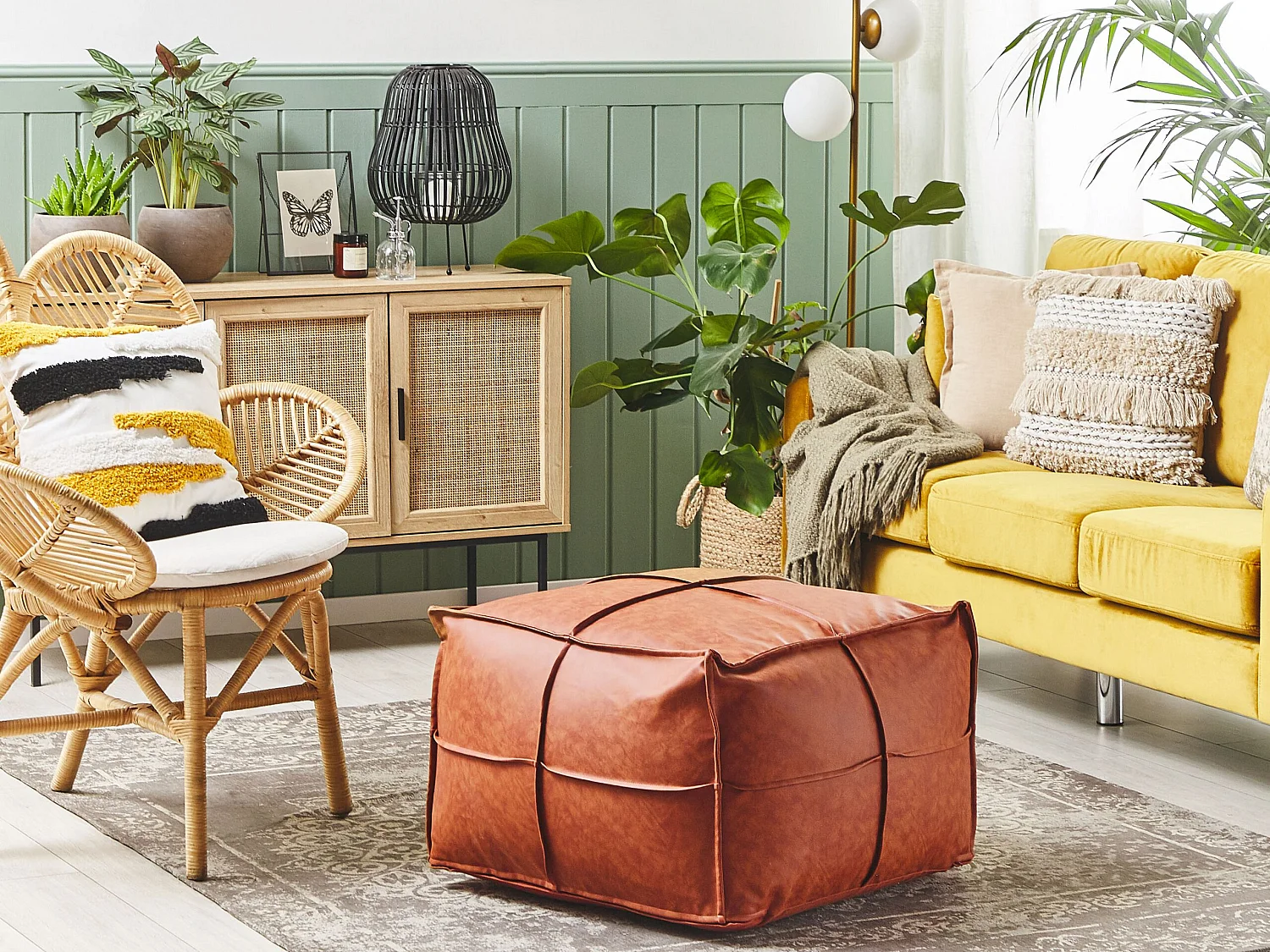 Pouf aus Kunststoffleder in Braun 60 x 45 cm Bori