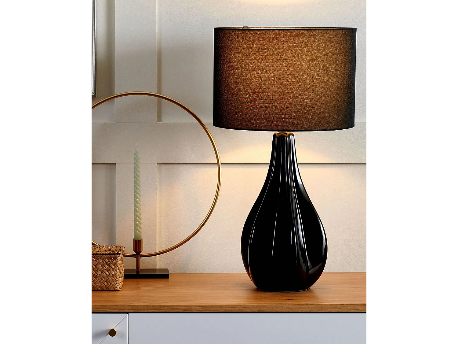 Stilvolle Tischlampe geschwungener Lampenfuß Kunstseide schwarz Santee