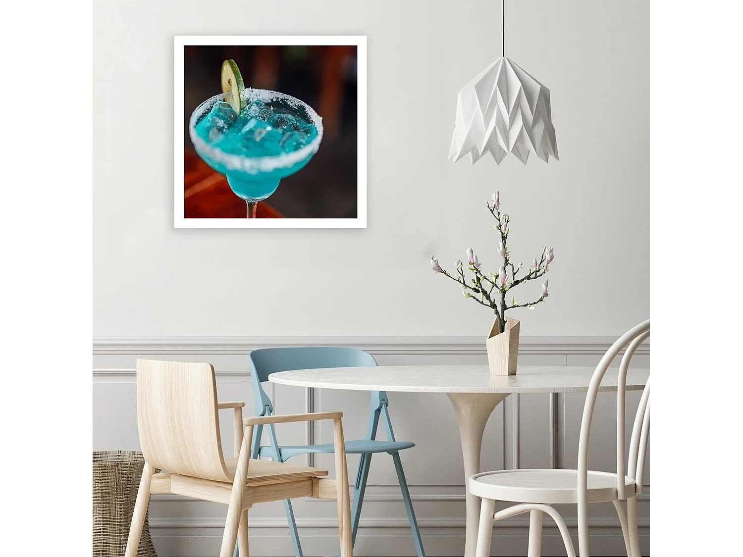 Tableau verre de bois avec une boisson bleue - 50 x 50 cm