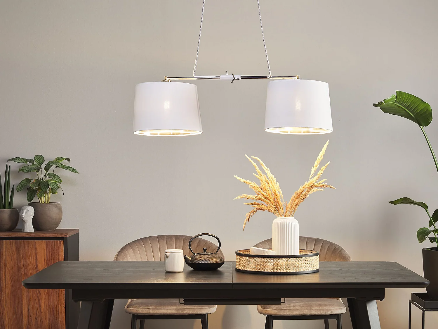 Zeitlos elegante Hängelampe in Weiß und Chrome Fucino