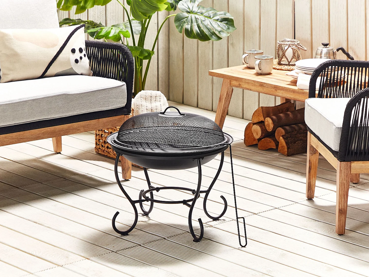 Feuerstelle Rund mit Grillrost Funkenschutzhaube schwarz Stahl Modern Negara