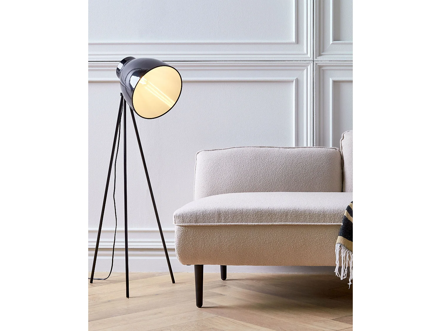 Moderne Stehlampe originelles Gestell Metall schwarz Tamega