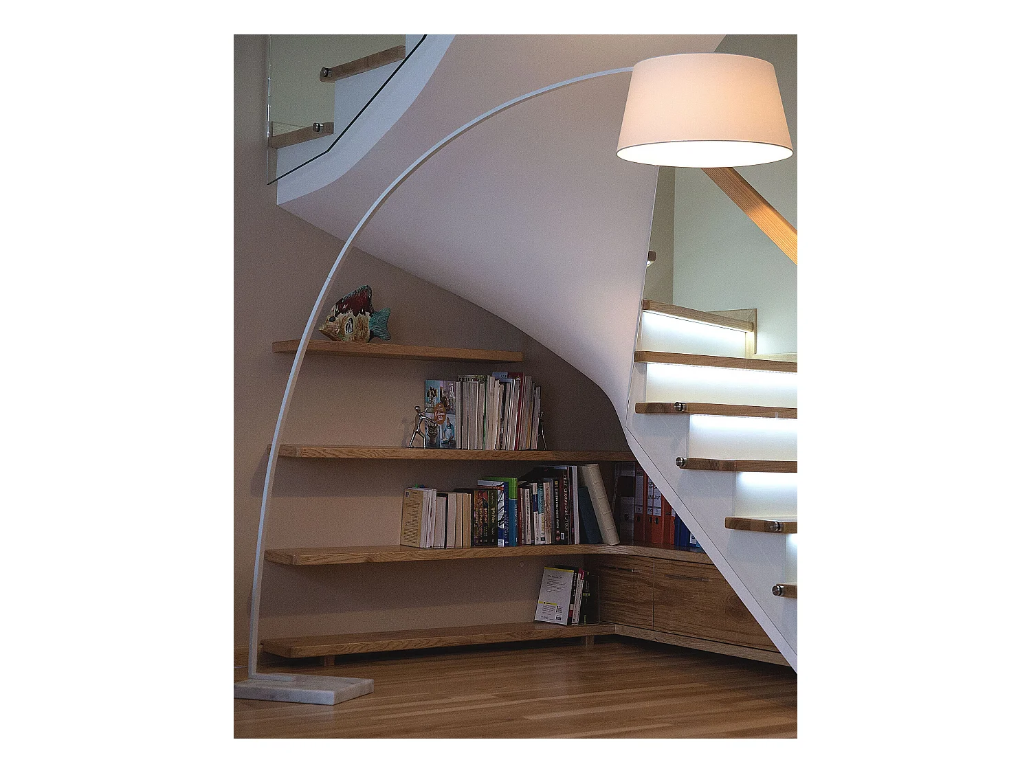 Stilvolle Stehleuchte Marmor Gestell Polybaumwolle weiß Benue