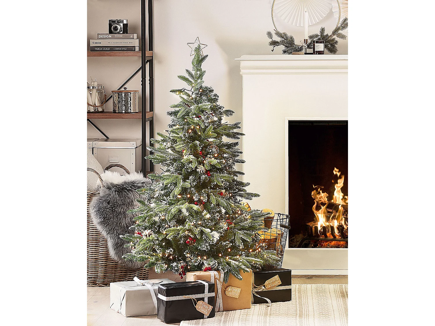 Künstlicher Weihnachtsbaum mit Zapfen Schnee bestreut 120 cm grün/ rot