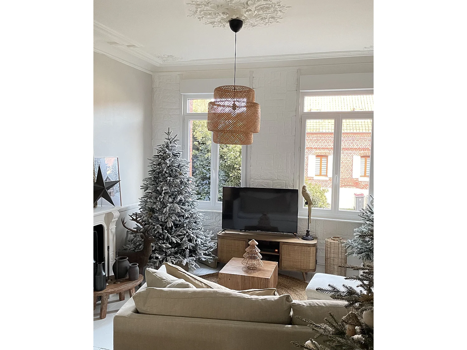 Sapin de Noël recouvert de neige artificielle 180 cm BASSIE