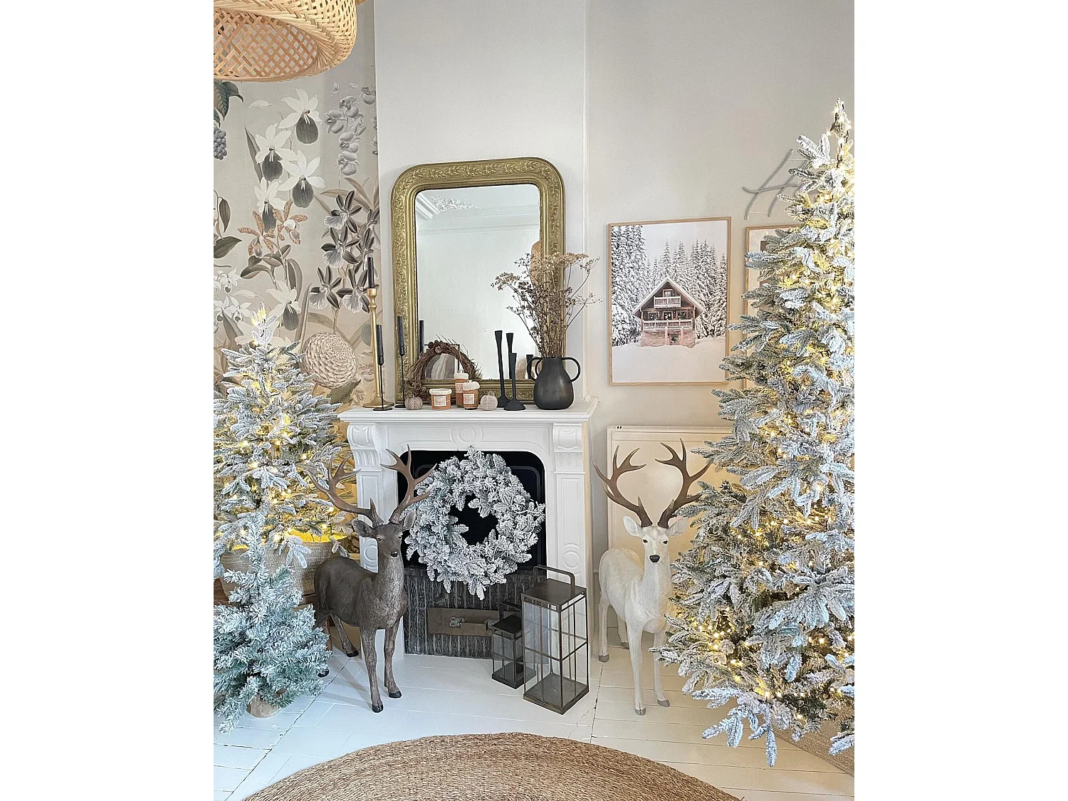 Sapin de Noël LED effet neige 120 cm blanc TATLOW