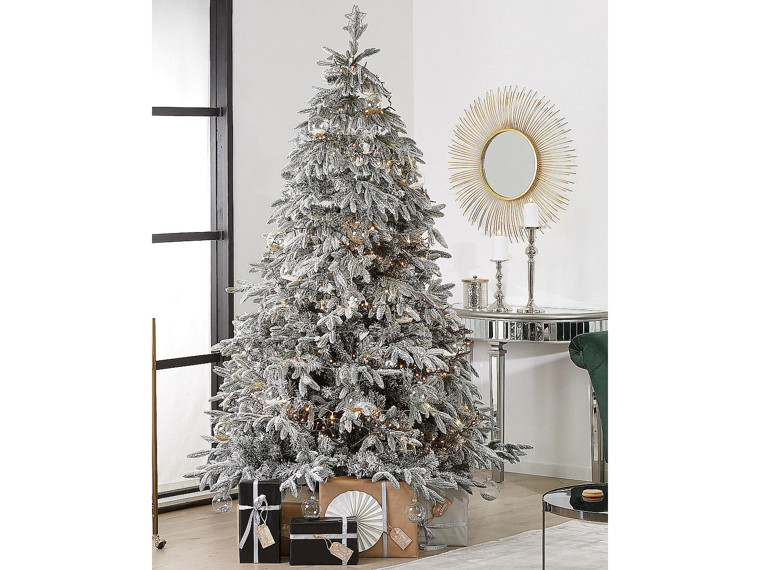 Sapin de Noël recouvert de neige artificielle 210 cm BASSIE