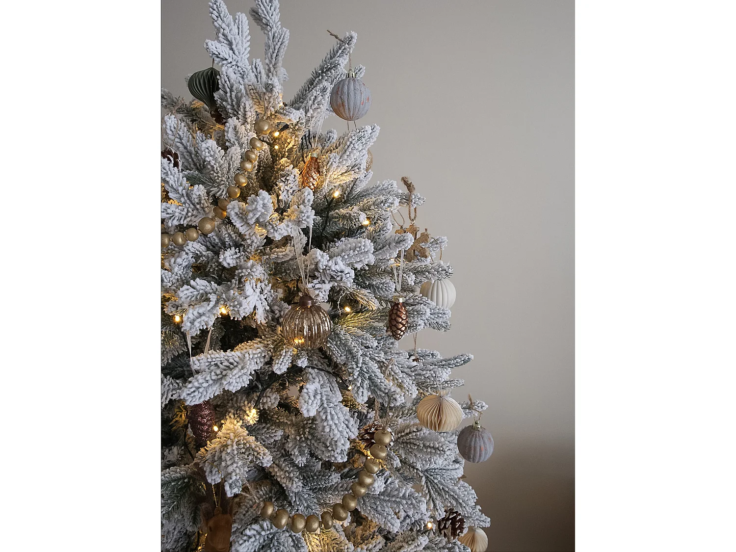 Sapin de Noël artificiel recouvert de neige 180 cm FORAKER