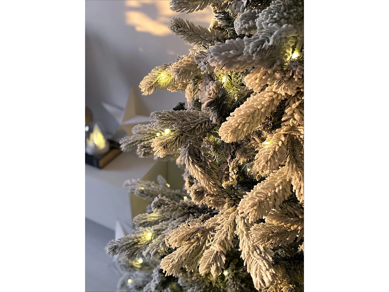 Sapin de Noël LED effet neige 210 cm blanc TATLOW