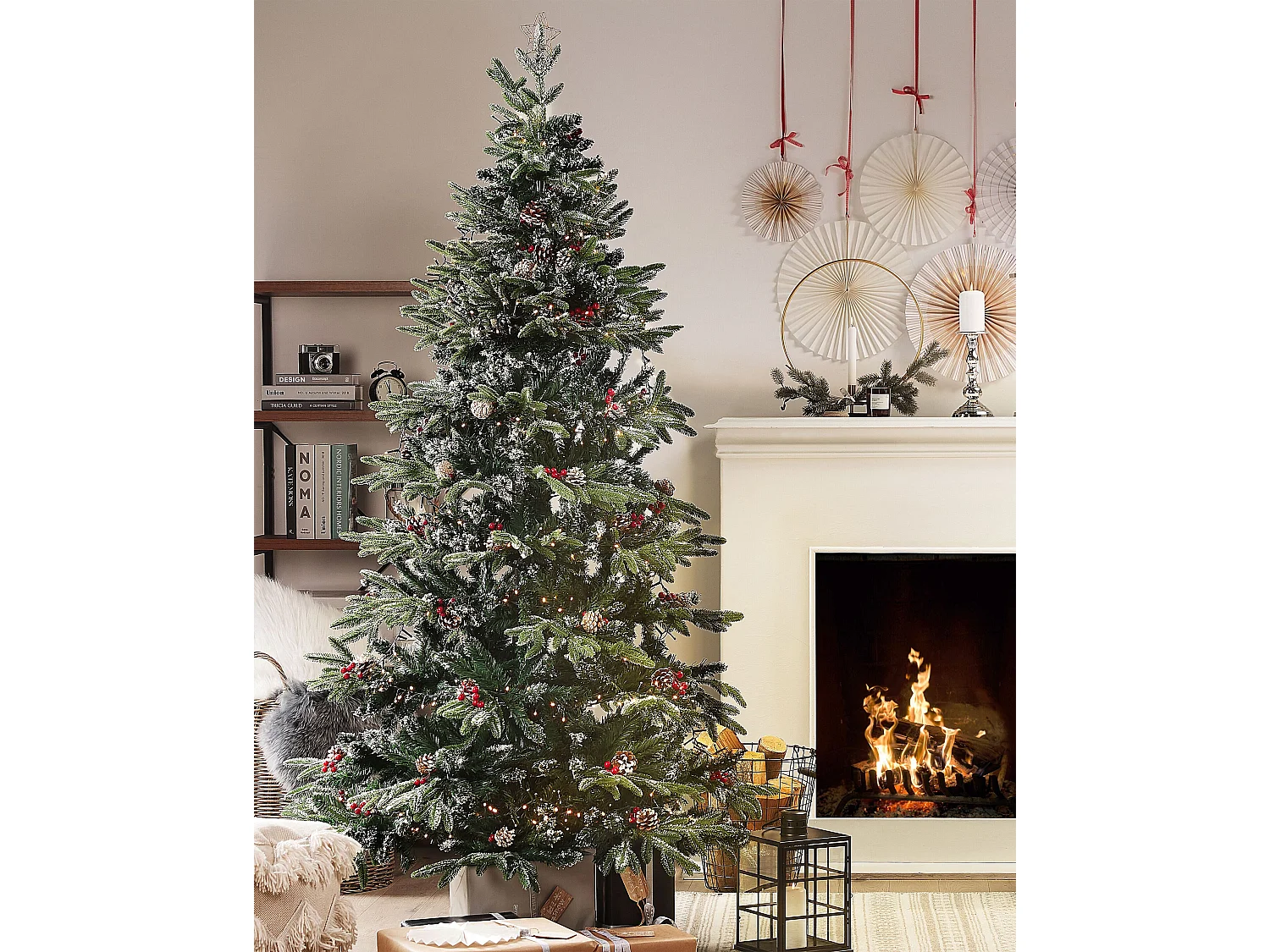 Künstlicher Weihnachtsbaum mit Zapfen Schnee bestreut 180 cm grün/ rot